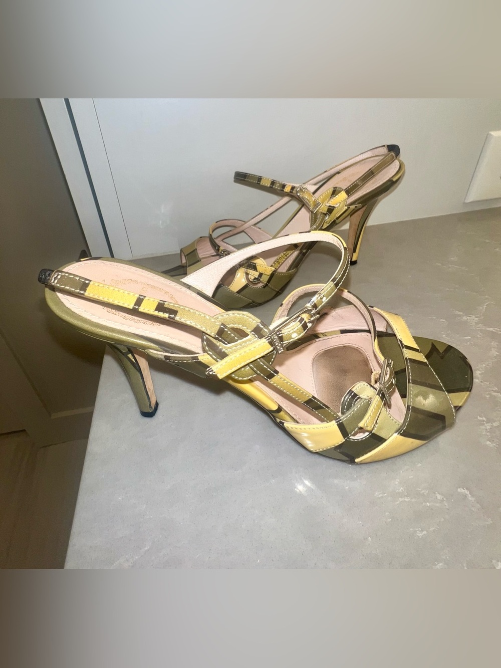 EMILIO PUCCI  Strappy Patent Leather Sandals in Olive & Yellow - Picture 4 of 14